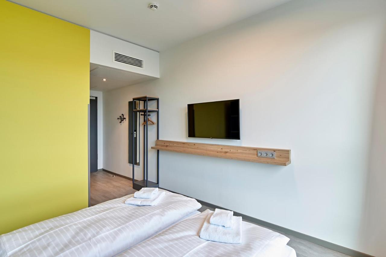 Meininger Hotel Koeln West Exterior photo